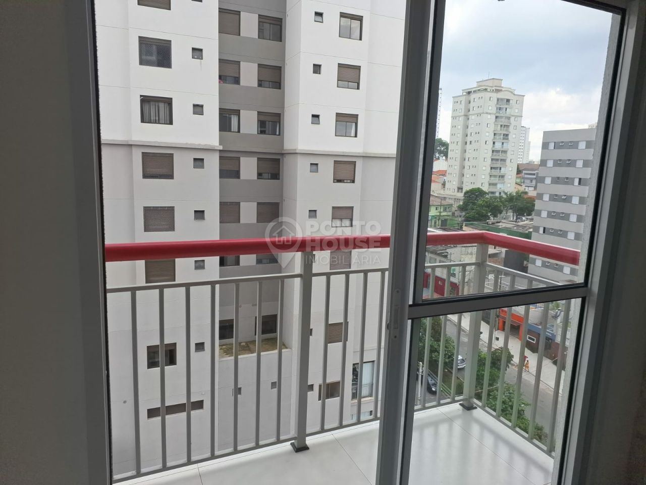 Apartamento à venda e locação no bairro Ipiranga  2 dormitórios e varanda