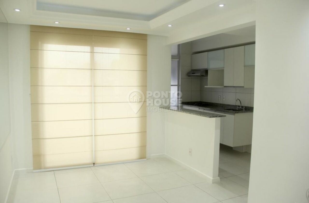 Apartamento à venda na Vila Guarani 2 dormitórios, suíte, 1 vaga e varanda