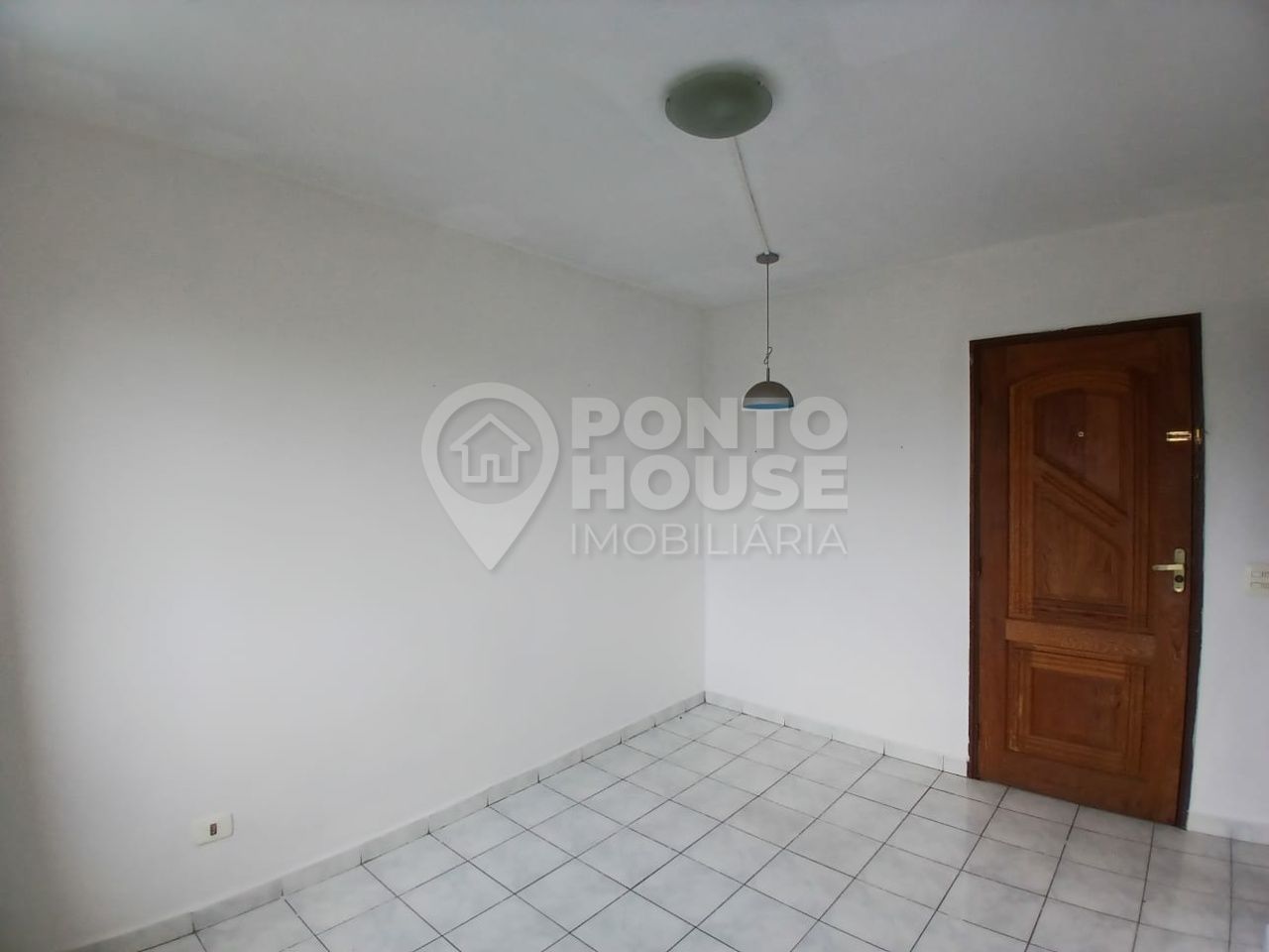 Apartamento para locação no bairro Vila Gumercindo com 2 dormitórios, 1 banheiro