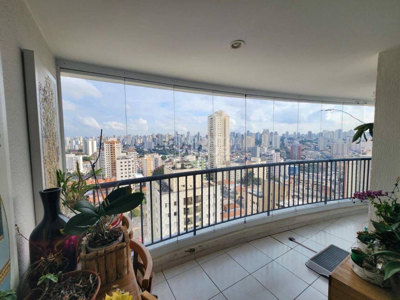 Apartamento à venda na Vila Gumercindo com 3 dormitórios, 1 suíte e 2 vagas