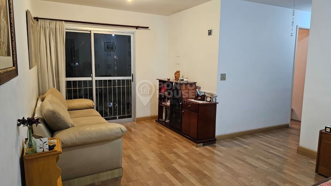 Apartamento à venda no Jardim Aeroporto com 3 dormitórios, 2 banheiros e 1 vaga