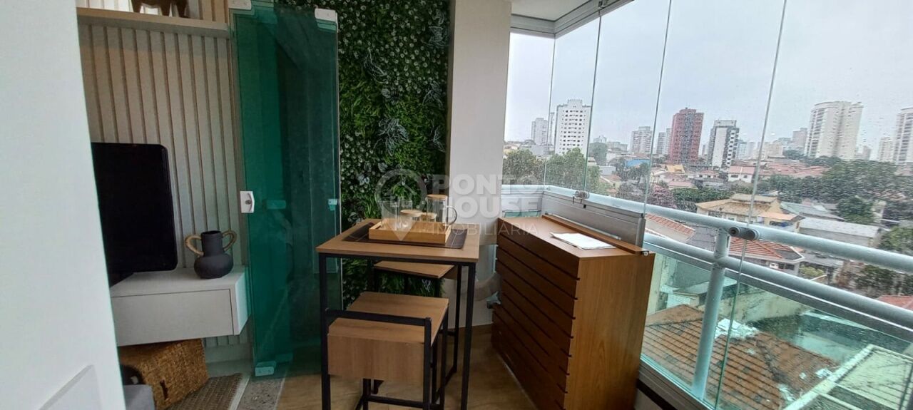 Apartamento à venda na Vila Gumercindo com 2 dormitórios, varanda e 1 vaga