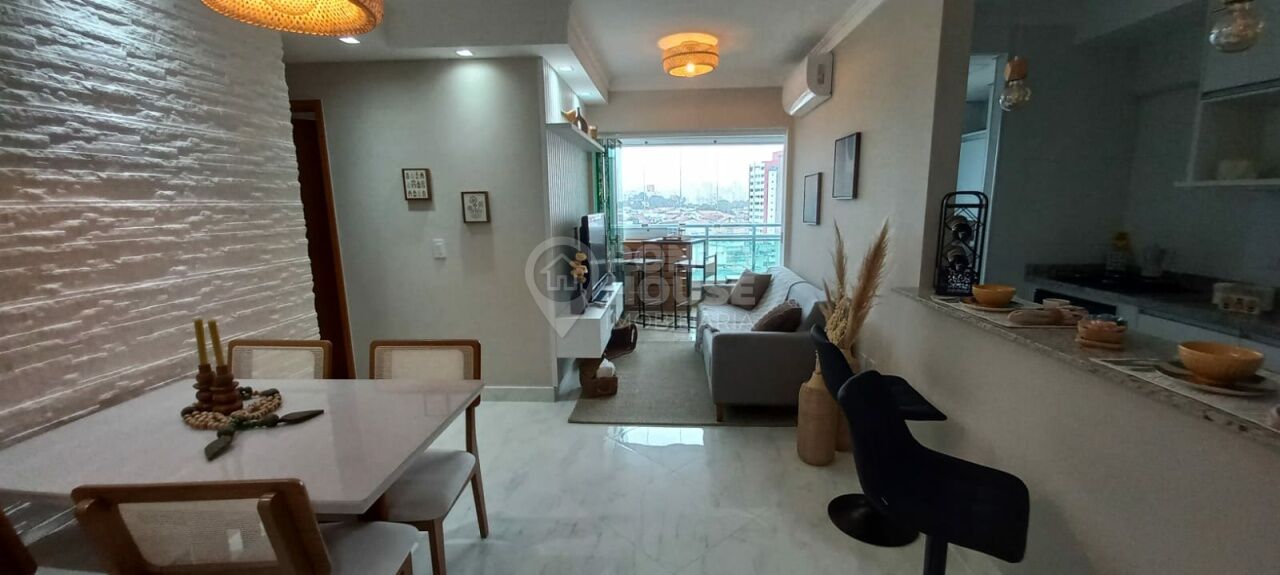 Apartamento à venda na Vila Gumercindo com 2 dormitórios, varanda e 1 vaga