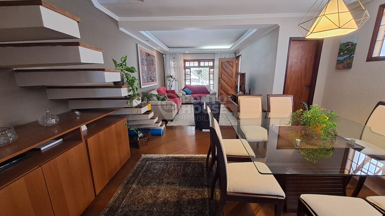 Casa à Venda no Planalto Paulista 3 Dormitórios, 2 Vagas, Ensolarada e Moderna