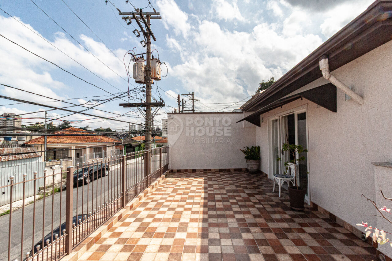 Casa térrea, raridade, reformada, 4 dormitórios, 2 suítes e 2 vagas no Ipiranga