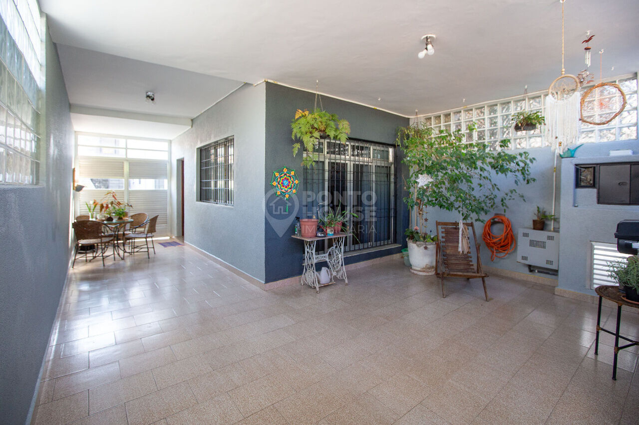 Sobrado à venda de 230 m² com 4 dormitórios, 4 banheiros,3 vagas em Mirandópolis