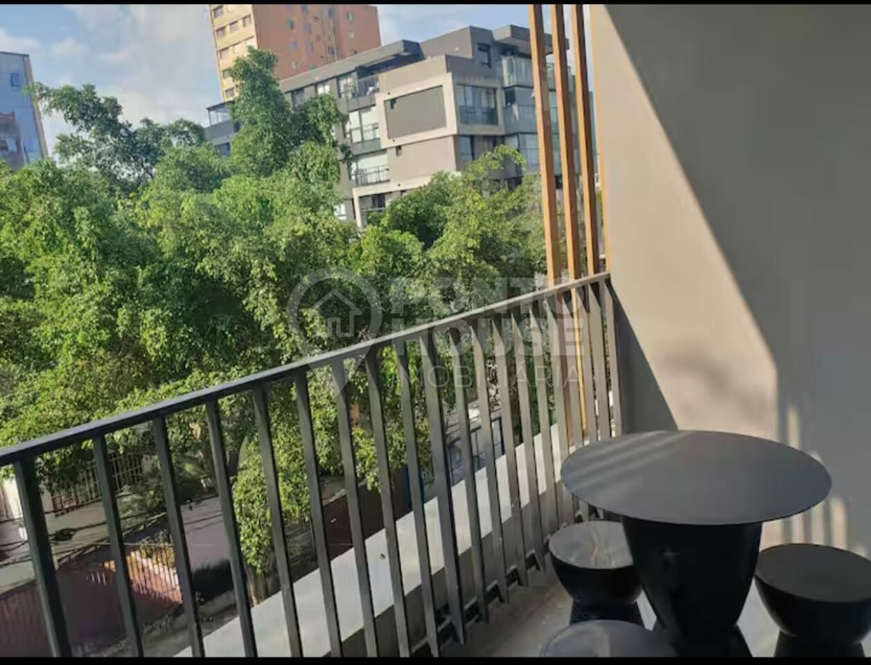 Studio à venda e locação na Vila Mariana de 28m², mobiliado e com varanda