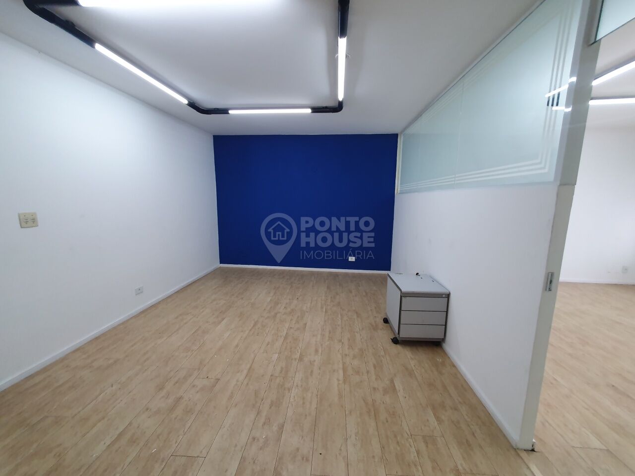 Sobrado comercial para locação no bairro da Saúde 200m², 10 salas e 4 vagas