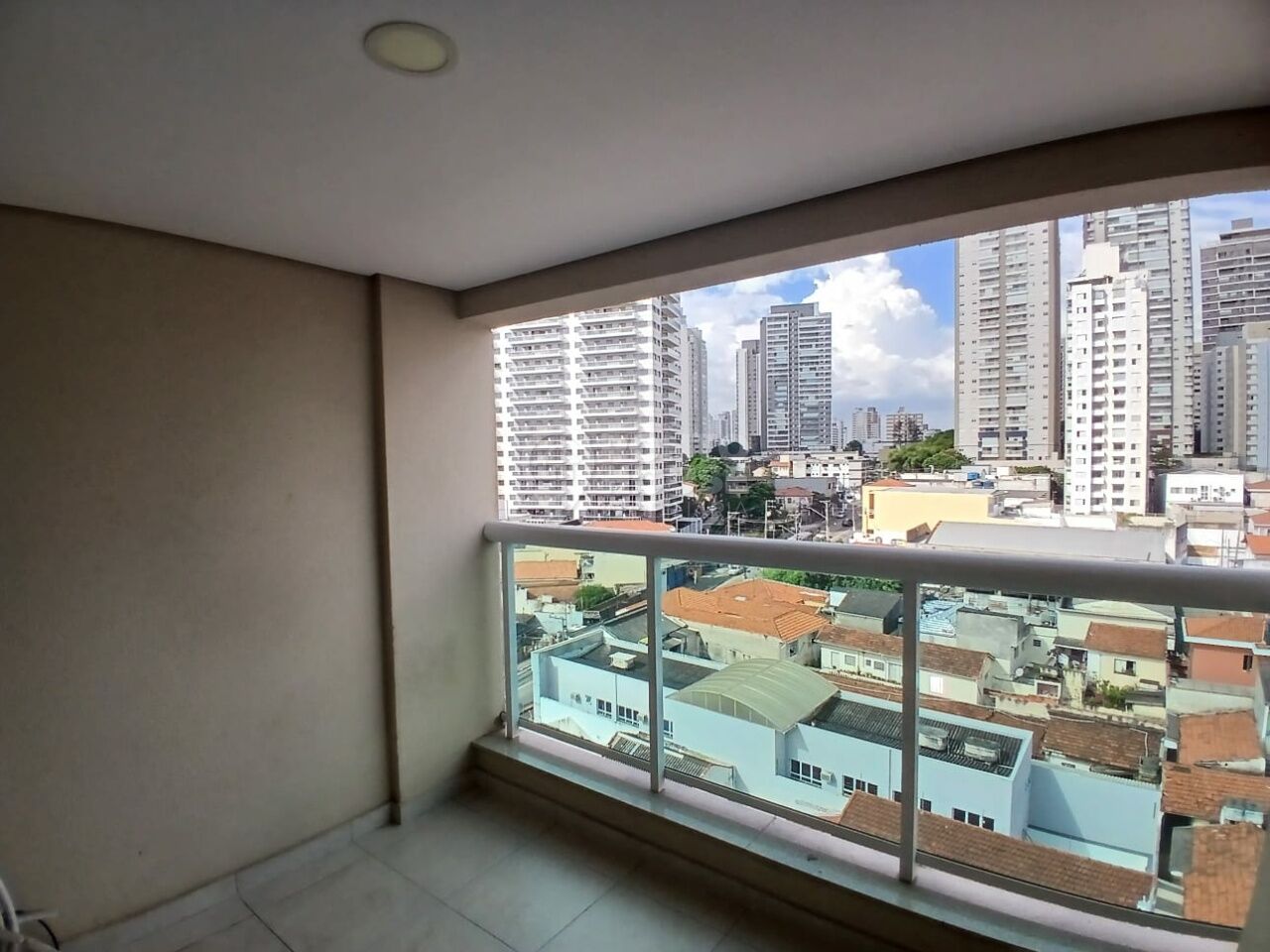 Apartamento à venda e locação bairro Vila Gumercindo de 2 dormitórios e 1 vaga
