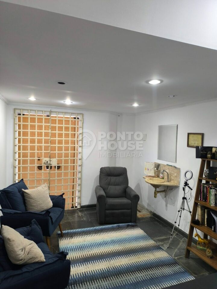 Vende sobrado de 235m² no Planalto Paulista, com 5 dormitorios, 1 suíte 