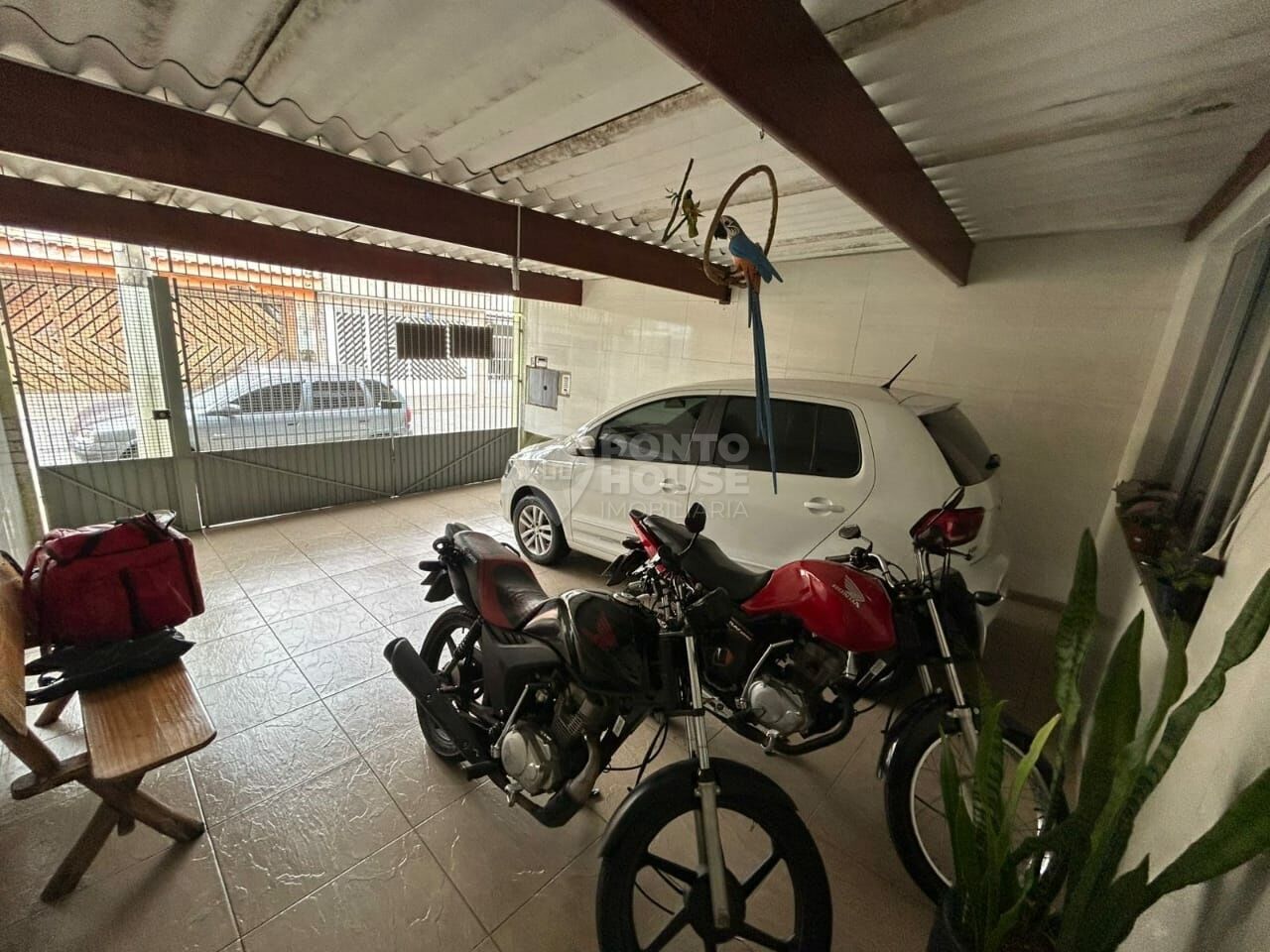 Sobrado à venda no Jardim Santa Emília com 3 dormitórios, 3 banheiros e 2 vagas