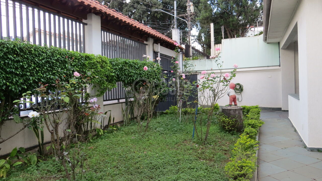 Casa à Venda no bairro Planalto Paulista 4 Suítes, 6 Vagas, Bom Quintal, 400 m²