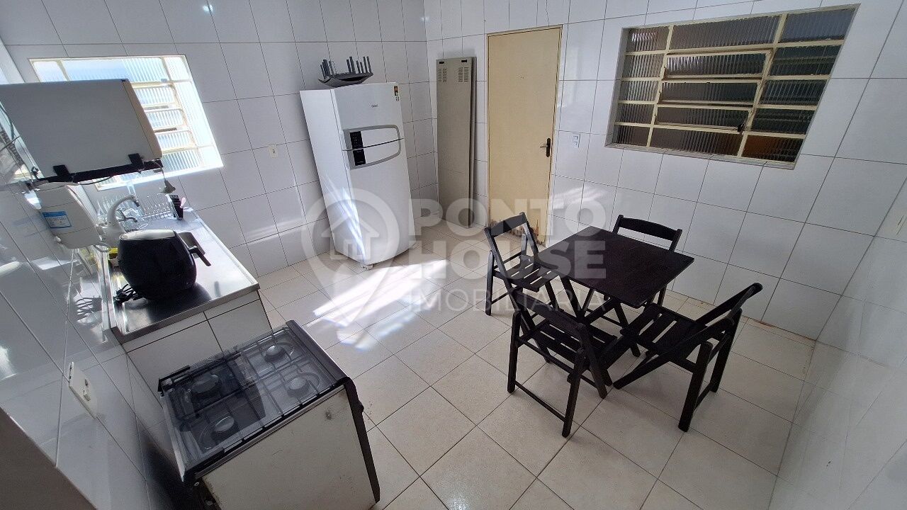 Casa térrea à venda bairro Bosque da Saúde com edícula, 6 cômodos e 2 cozinhas