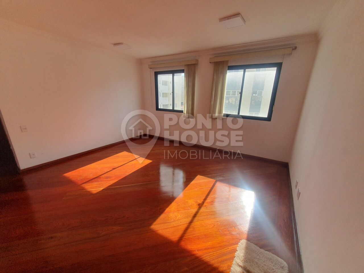 Apartamento à venda na Vila Guarani com 2 dormitórios e 1 vaga próximo ao metrô