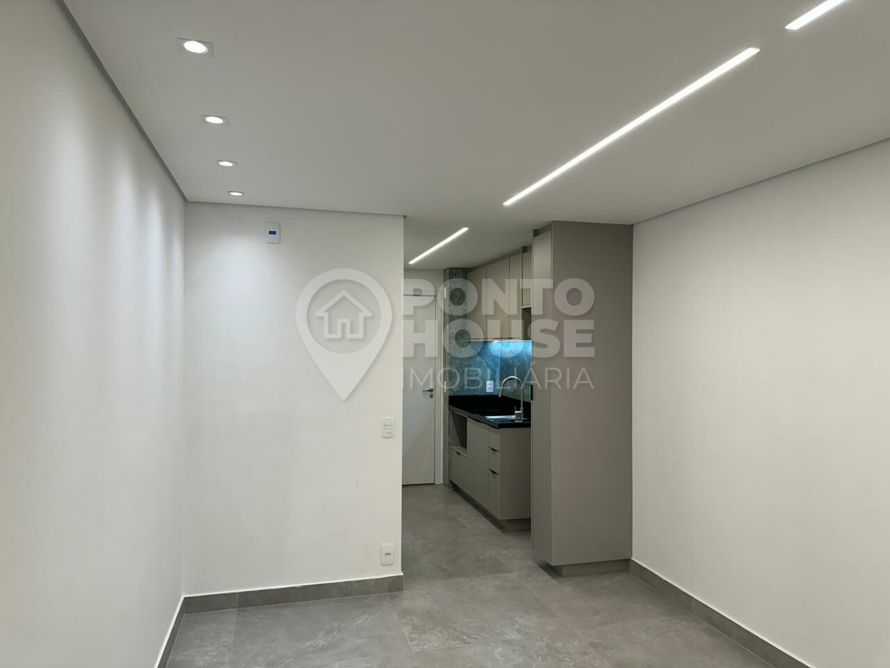 Studio de 26m², com varanda, à venda no bairro Saúde próximo ao metrô