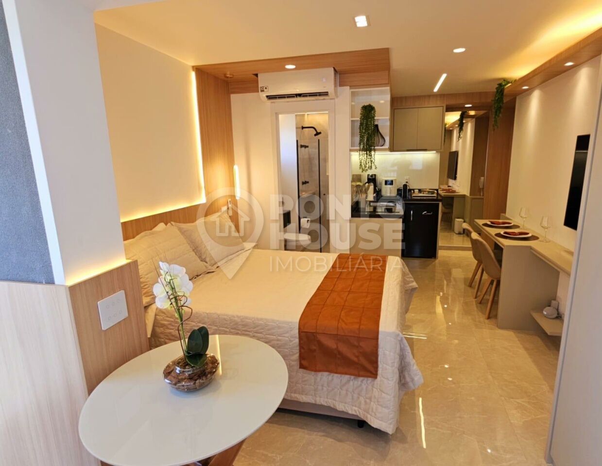 Studio mobiliado à venda no bairro Campo Belo, com sacada envidraçada