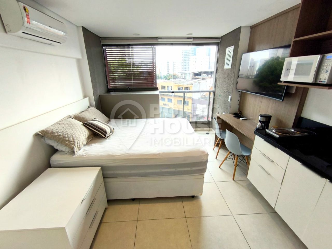 Studio mobiliado para locação de 23,80m², 1 dormitório, terraço e 1 banheiro