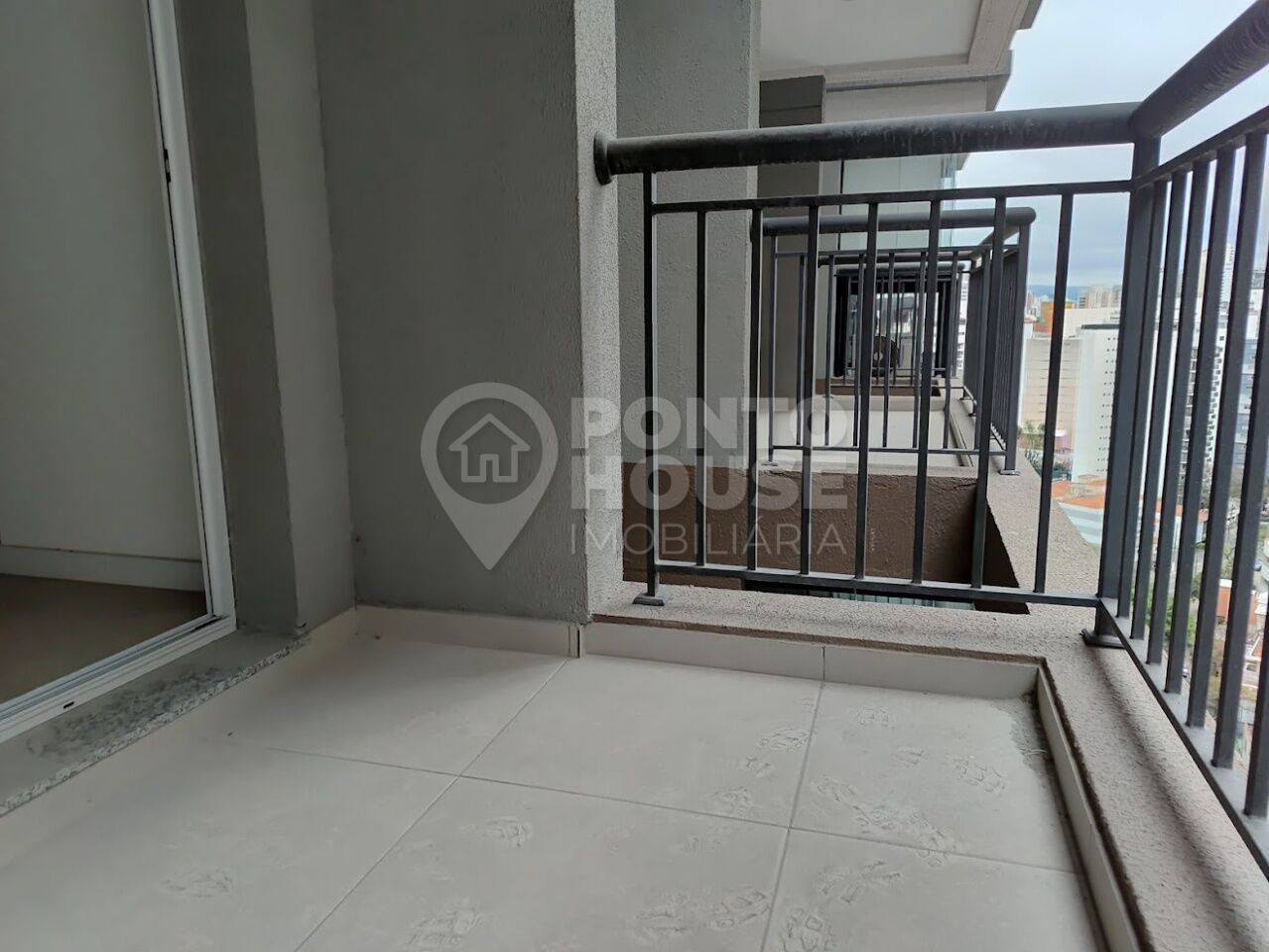 Apartamento à venda de 1 dormitório e varanda, 600m do metrô Vila Mariana