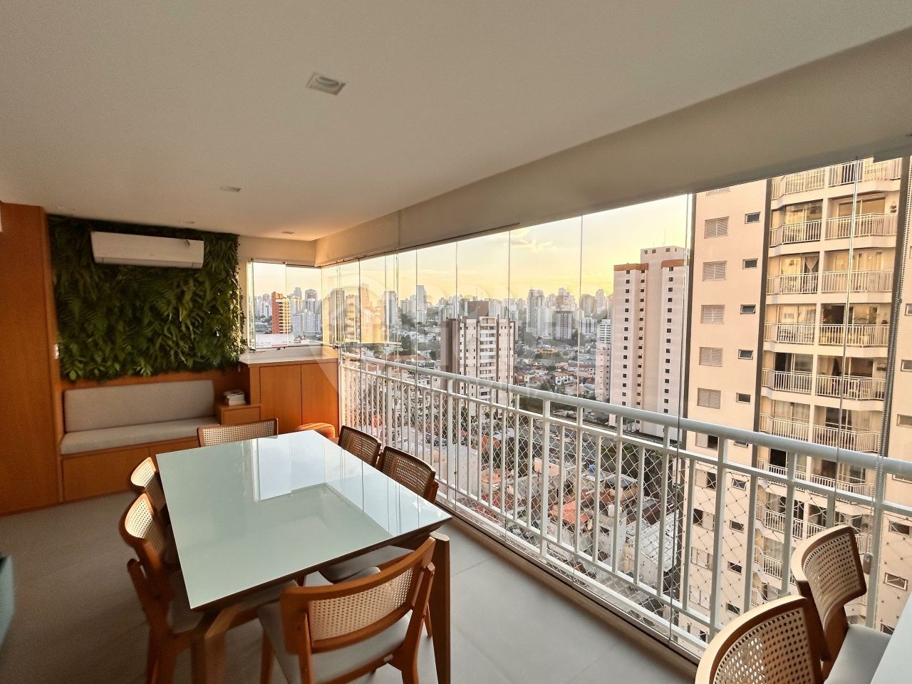 Apartamento à venda na Vila Gumercindo, 3 dormitórios, 2 suítes e 3 vagas