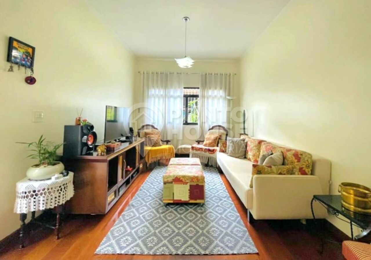Sobrado à venda bairro Saúde, 4 dormitórios, 2 suítes, 4 vagas e quintal, 168m²
