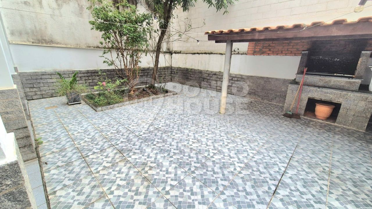 Sobrado à venda Jd. Guedala Morumbi. 3 dormitórios (2 Suítes) e 3 vagas