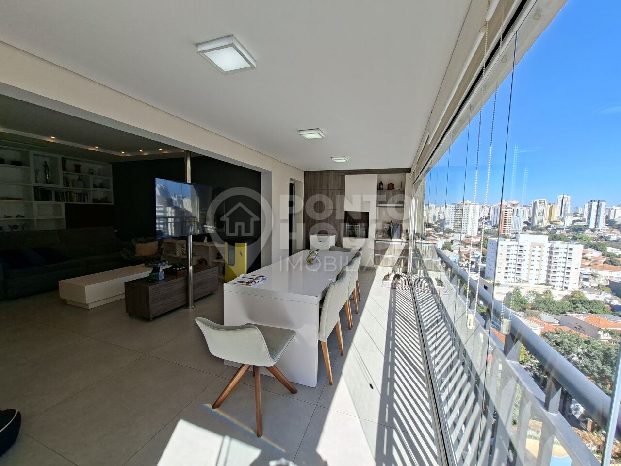 Apartamento à venda Vila Gumercindo, 3 dormitórios, 2 suítes e 2 vagas