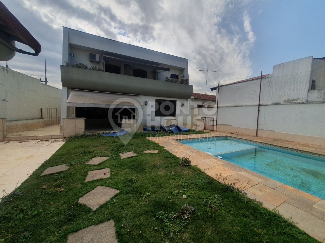 Sobrado amplo com piscina à venda, 650 metros da estação Alto do Ipiranga