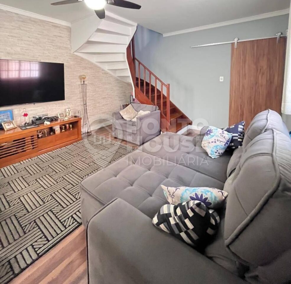 Casa à venda na Vila Gumercindo, 160m², com varanda e 1 vaga, próximo ao metrô