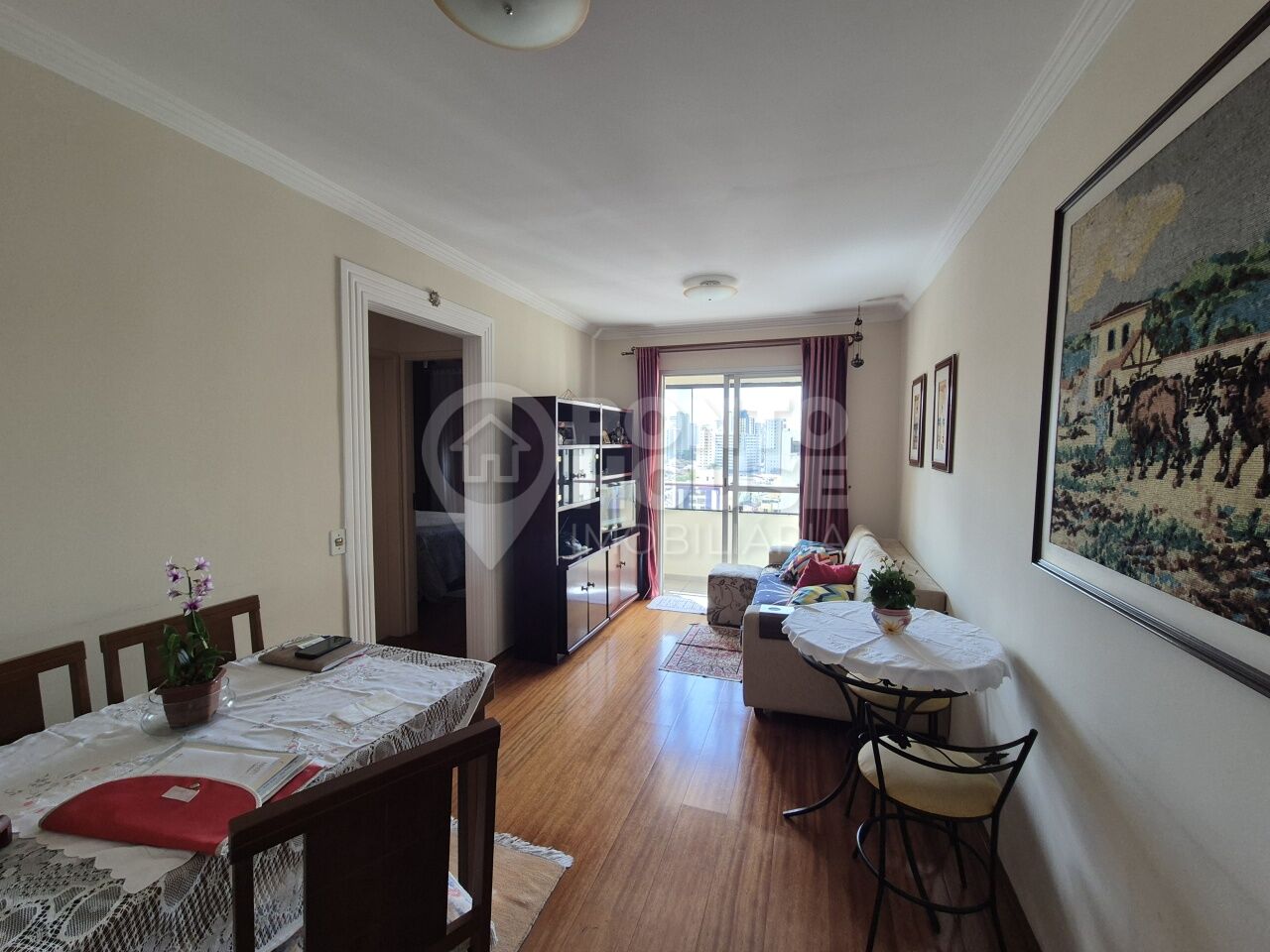 Apartamento à venda, 2 dormitórios, sacada e 1 vaga, próximo à estação São Judas