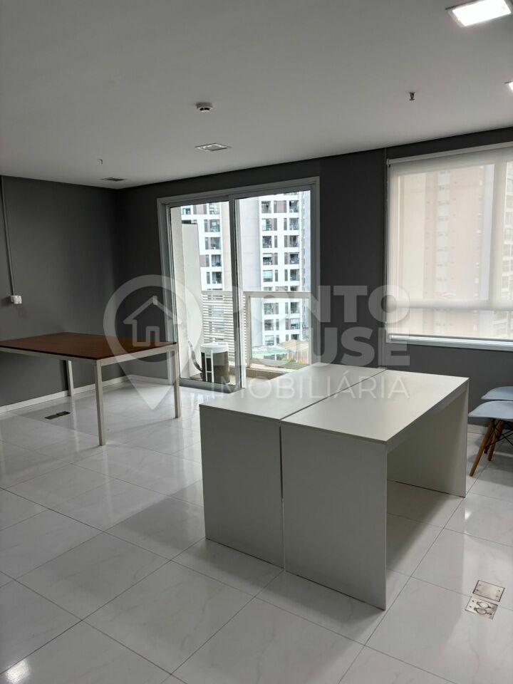 Sala comercial à venda e locação na Vila Mariana, 39m², 1 vaga, próximo ao metrô