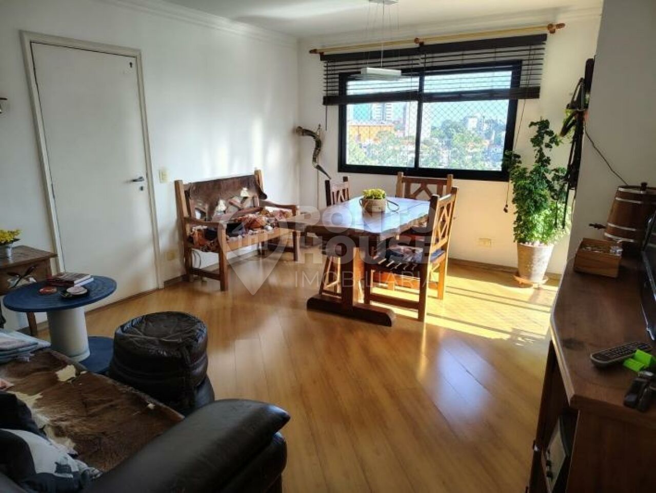 Apartamento à venda na Vila Guarani 3 dormitórios 4 banheiros 2 vagas e varanda 