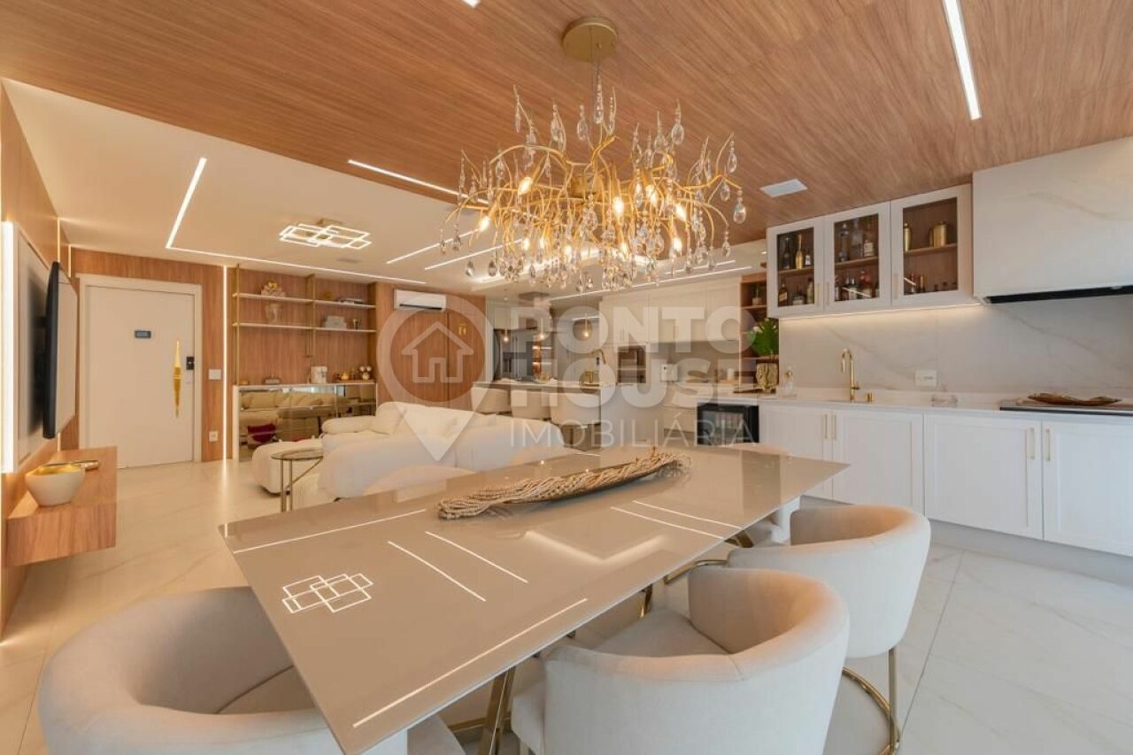 Apartamento 160m², 4 dormitórios (3 suítes) e 2 vagas, próximo ao metrô