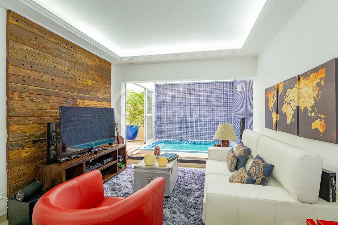Casa à venda em condomínio Planalto Paulista 4 suítes, 4 vagas, piscina, moderna