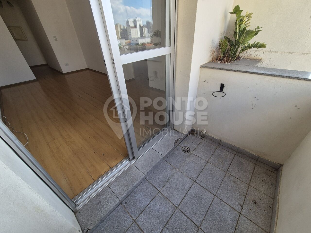 Apartamento à venda na Vila Gumercindo 2 dormitórios, 2 vagas, próximo ao metrô