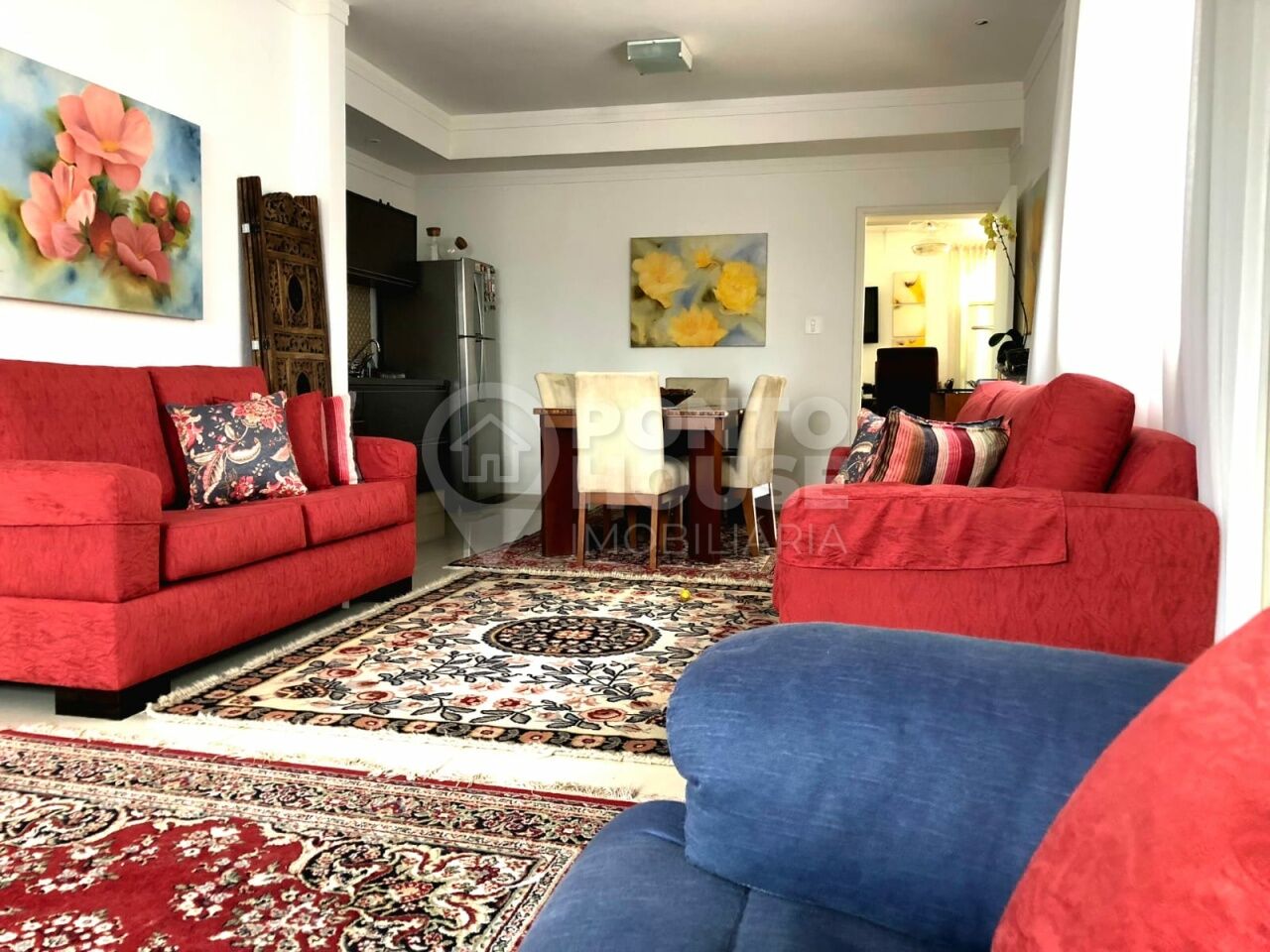 Excelente casa à venda de 375m², com 3 suítes, 3 vagas e piscina