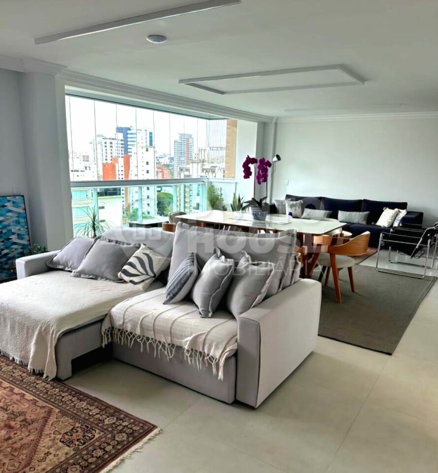 Apartamento à venda de 200m²,2 dormitórios e 2 vagas ao lado do metrô Campo Belo