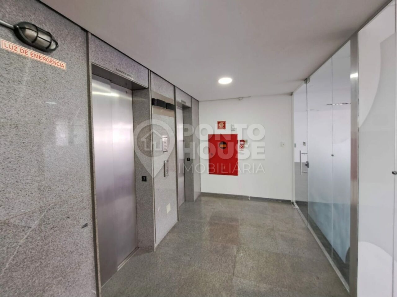 Conjunto comercial para locação com 136m², com 4 salas e 2 vagas no Brooklin