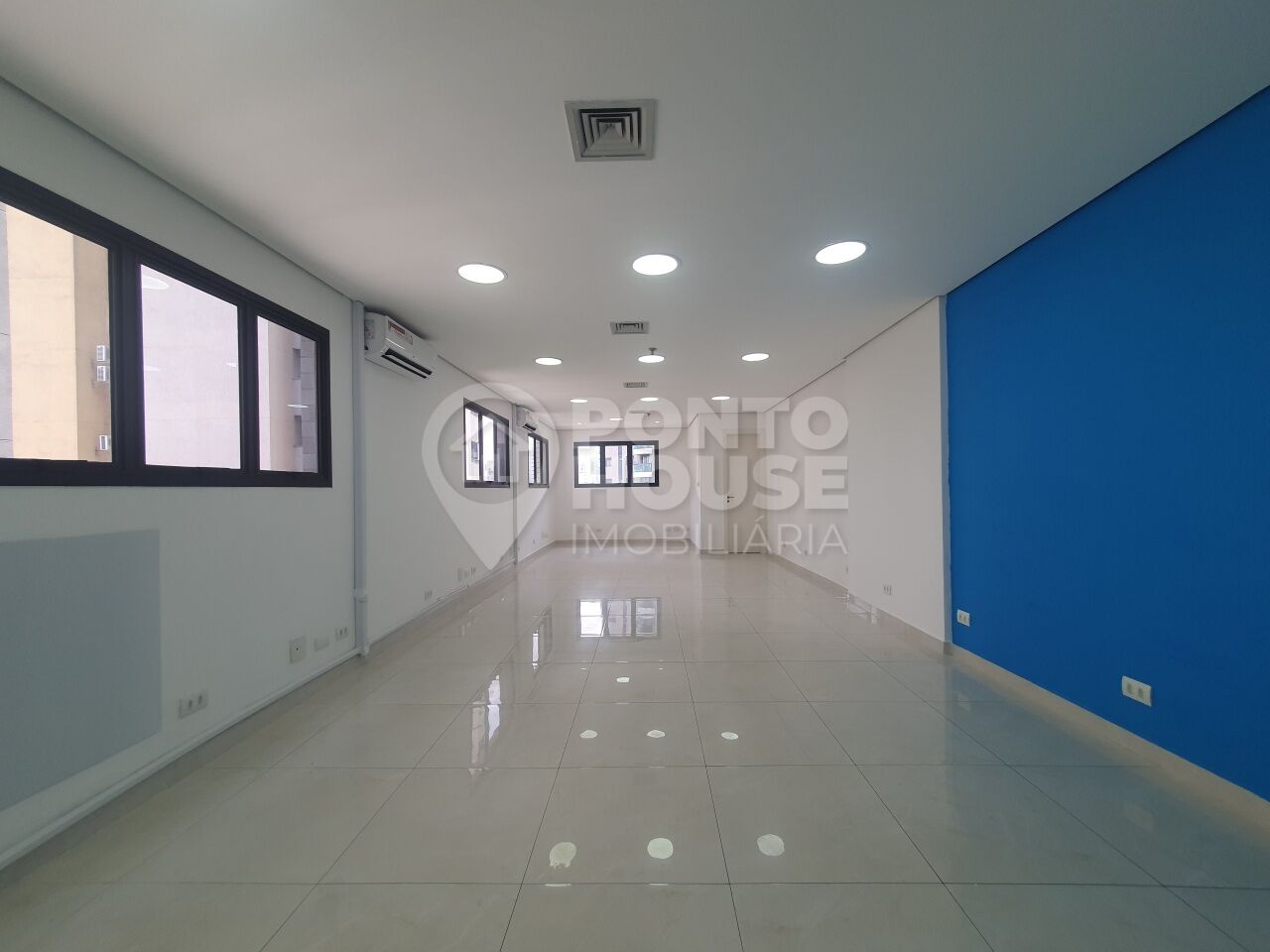 Sala comercial à venda, 52m², 2 vagas, próximo ao hospital São Paulo