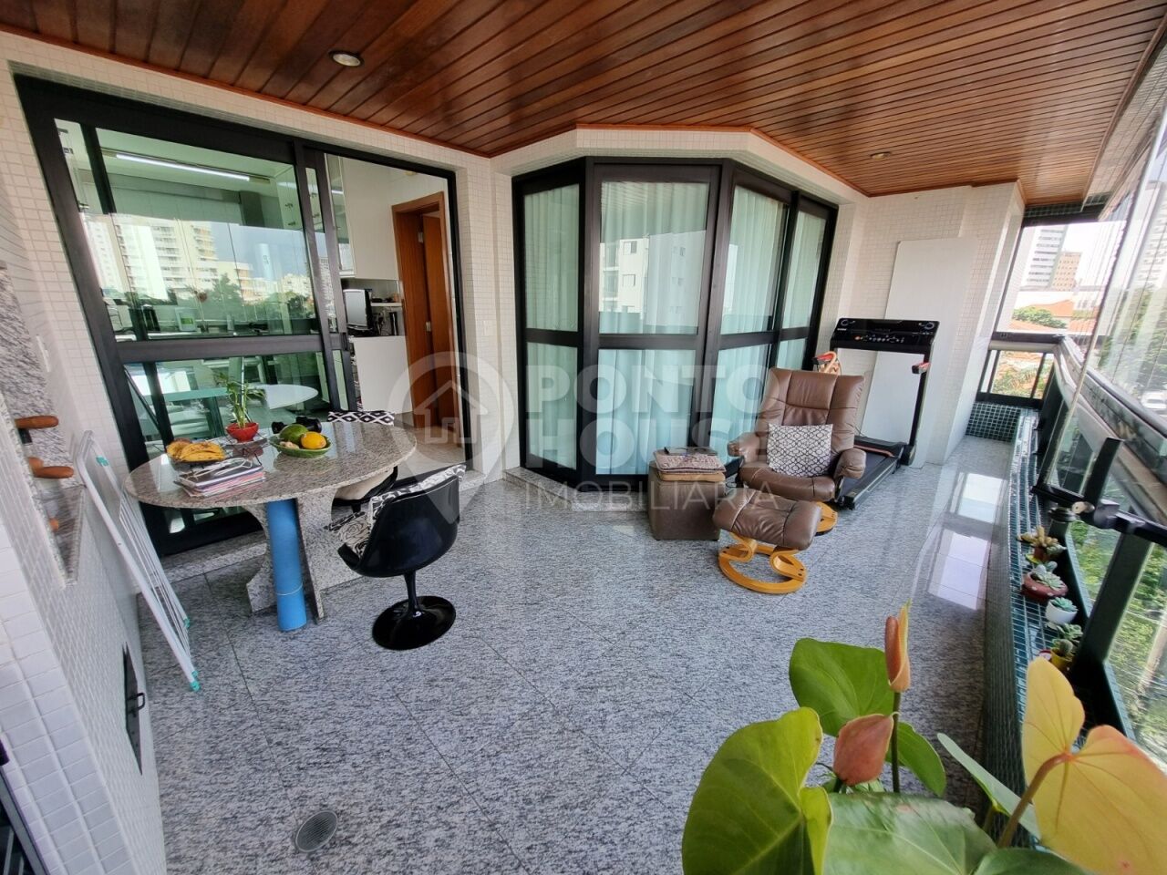 Apartamento à venda Mirandópolis, 3 suítes, 3 vagas, 250 metros metrô Pça Árvore