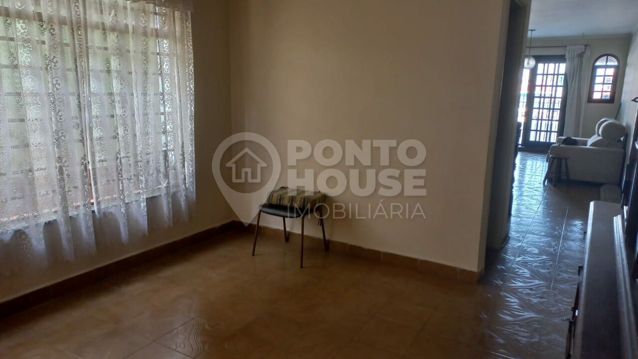 Sobrado residencial à venda, 212m², 4 dormitórios, 1 suíte e 3 vagas de carro