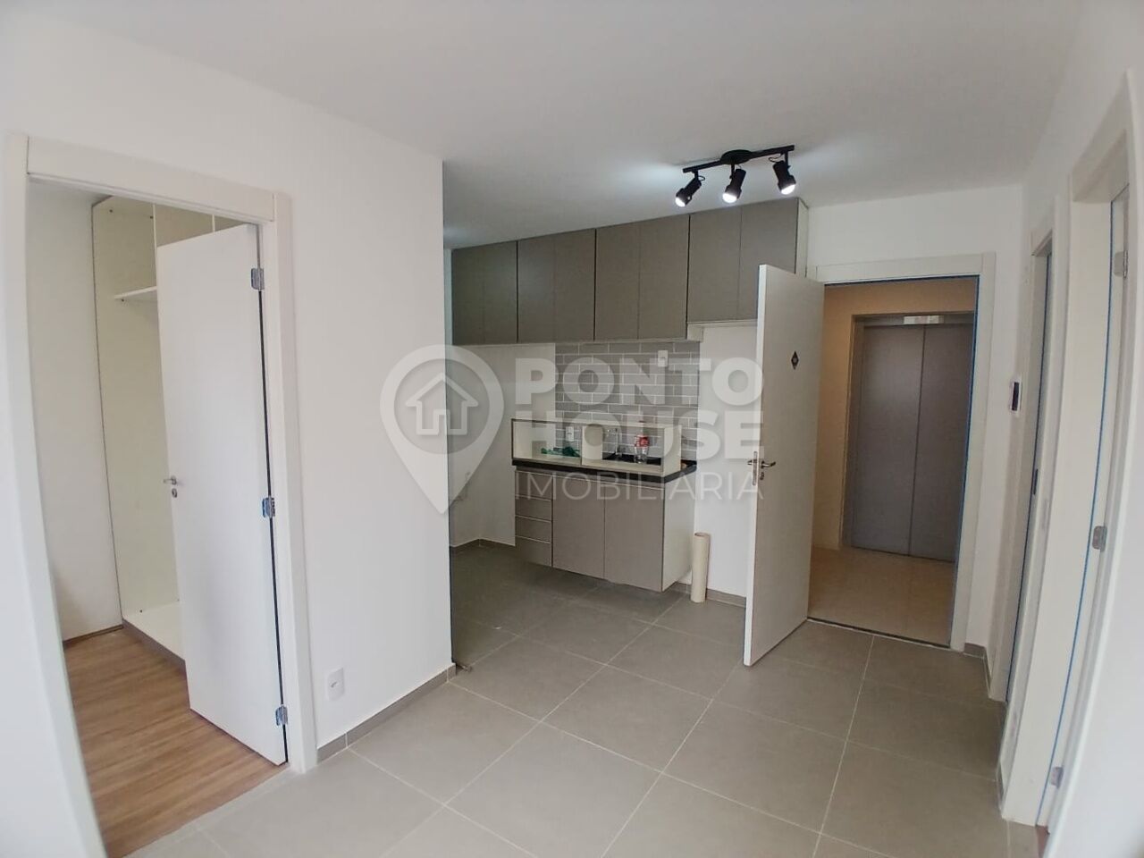 Apartamento para locação com 2 dormitórios, sem vaga, ao lado do metrô