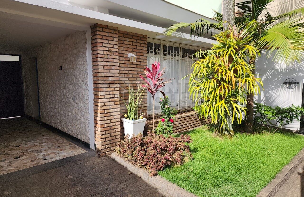 Casa térrea de 240m² à venda no Ipiranga, 2 dormitórios e 1 suíte