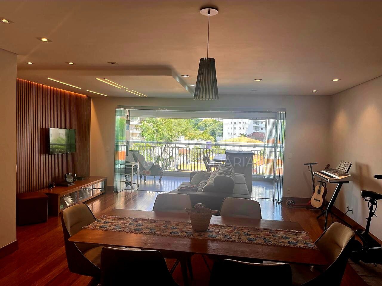 Apartamento à venda Chácara Inglesa, 115m², 2 dormitórios, varanda e 2 vagas