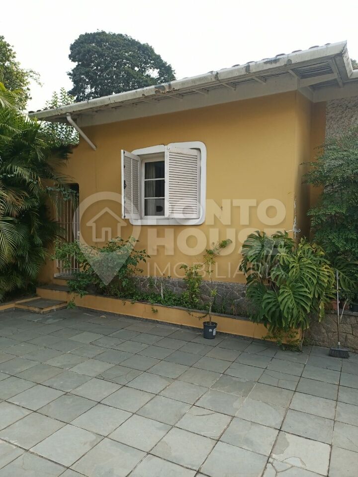 Casa para locação no Campo Belo, 170m², 3 dormitórios e 1 vaga, próximo ao metrô