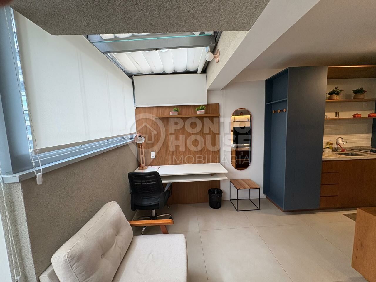 Studio mobiliado à venda em Moema, a 250 metros do metrô Moema