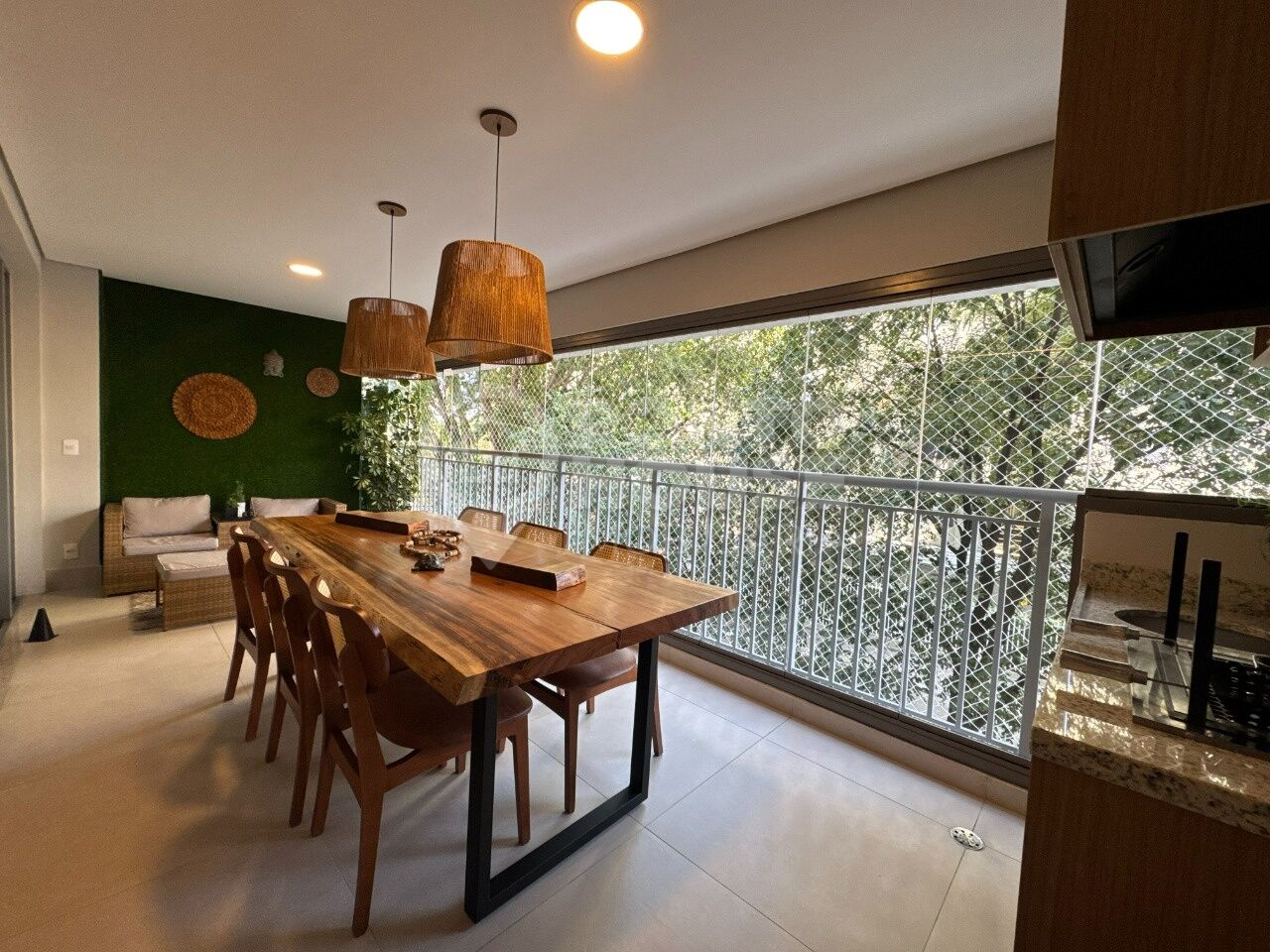 Apartamento à venda Vila Mariana, 3 suítes e 2 vagas, próximo ao metrô