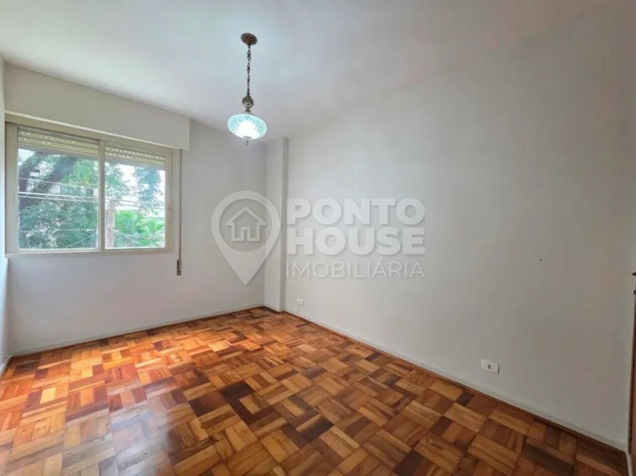 Aluga apartamento no Paraíso, 2 dormitórios, 2 banheiros e 1 Vaga de garagem