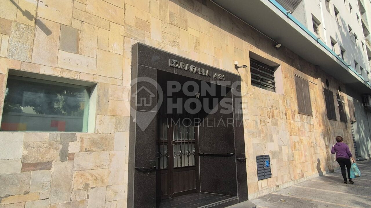 Apartamento amplo, 3 dormitórios e 1 vaga, local plano, 1 quadra do metrô.