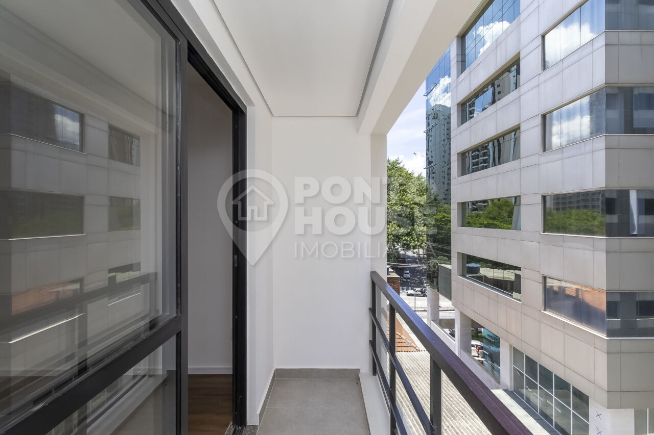 Apartamento todo reformado com 3 dormitórios para venda na Vila Olímpia