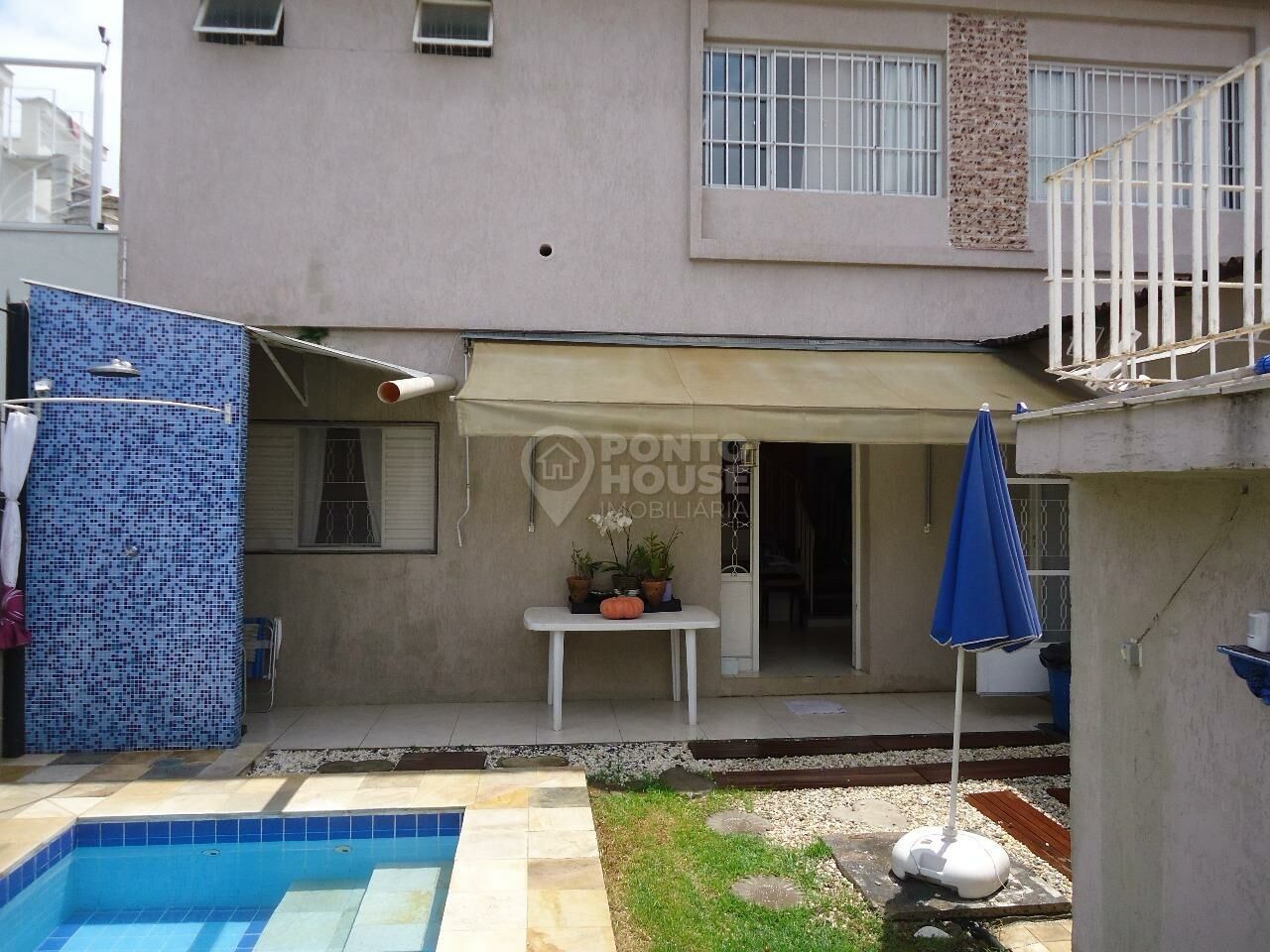 Sobrado à venda no bairro Planalto Paulista de 4 suítes, piscina e 3 vagas